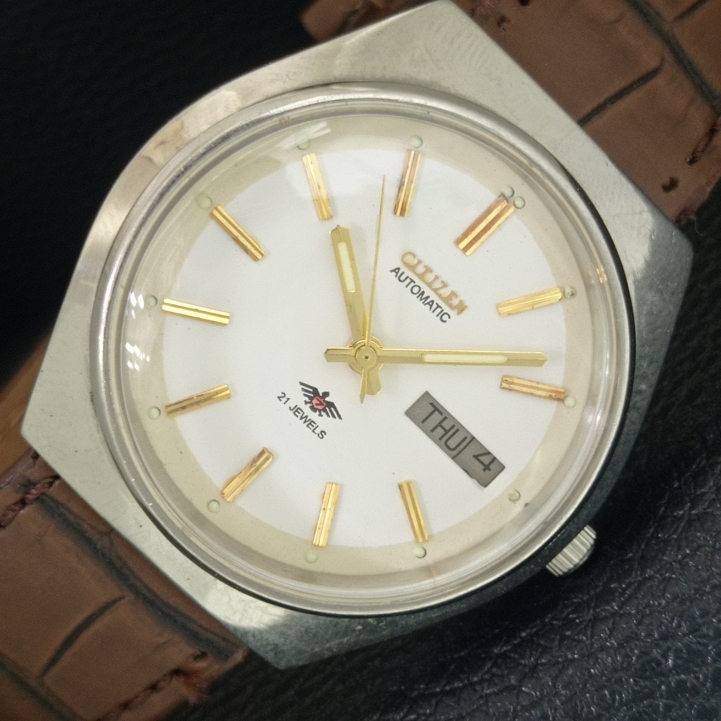 Vintage 1982 Citizen Automatic Mens Silver Watch WDaydate  White Accents
